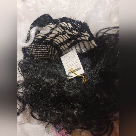NWT BLACK WHITE CURLY STRAIGHT BOB COSPLAY HALLOWEEN - Picture 5 of 6